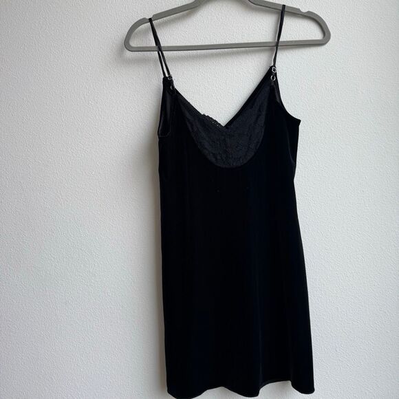 $5/$25 Abercrombie & Fitch Black Velvet Lace Back Shift Slip Mini Dress SZ XS - Picture 4 of 7